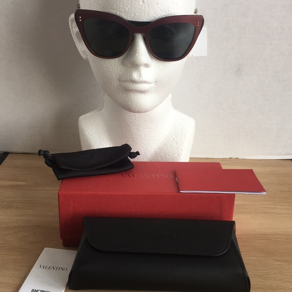 New with tags Valentino Sunglasses Women Burgundy Cat Eye